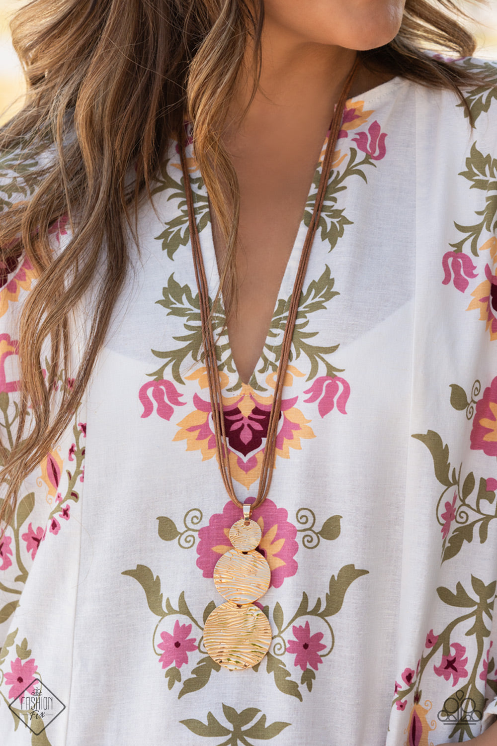 ​Circulating Shimmer Gold Paparazzi Necklace Cashmere Pink Jewels