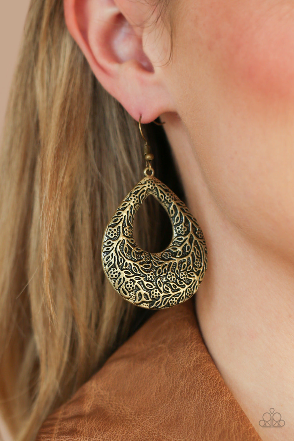 Flirtatiously Flourishing Brass Paparazzi Earring Cashmere Pink Jewels