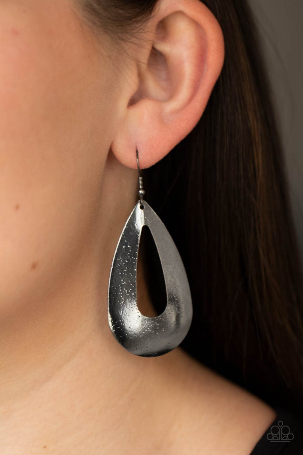 Hand It OVAL! Black Paparazzi Earring Cashmere Pink Jewels